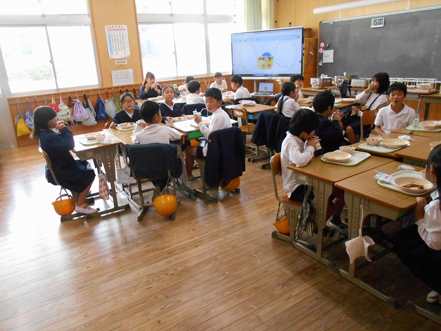 給食風景（１～6年）