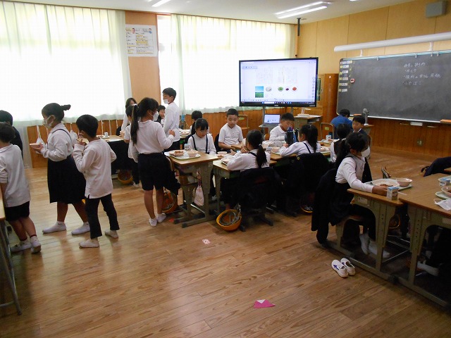 給食風景（１～6年）