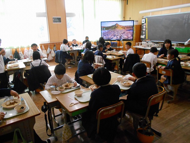 給食風景（１～6年）