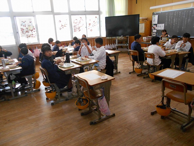 給食風景（１～6年）