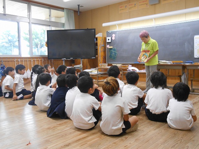 朝の読み聞かせ（１～３年）