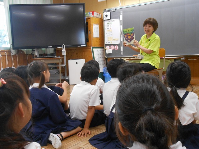 朝の読み聞かせ（１～３年）