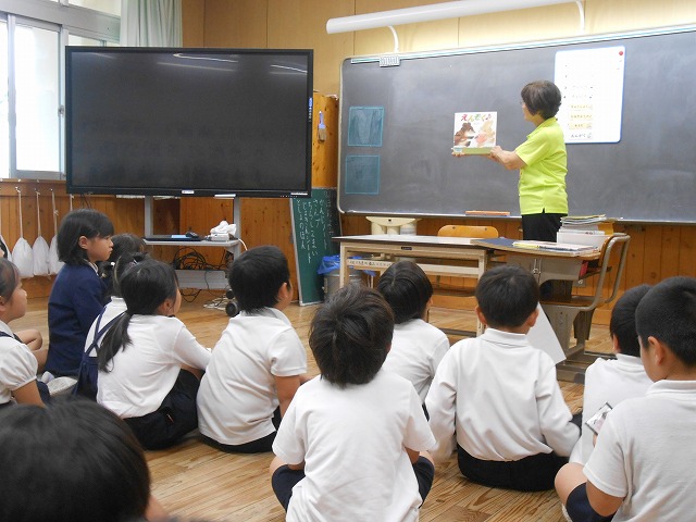 朝の読み聞かせ（１～３年）
