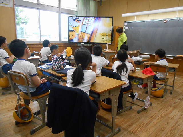 朝の読み聞かせ（１～３年）