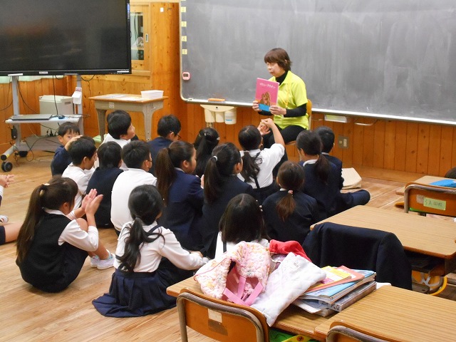 朝の読み聞かせ（１～３年）