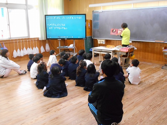 朝の読み聞かせ（１～３年）