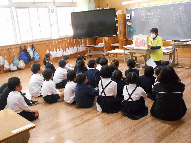 朝の読み聞かせ（１～３年）