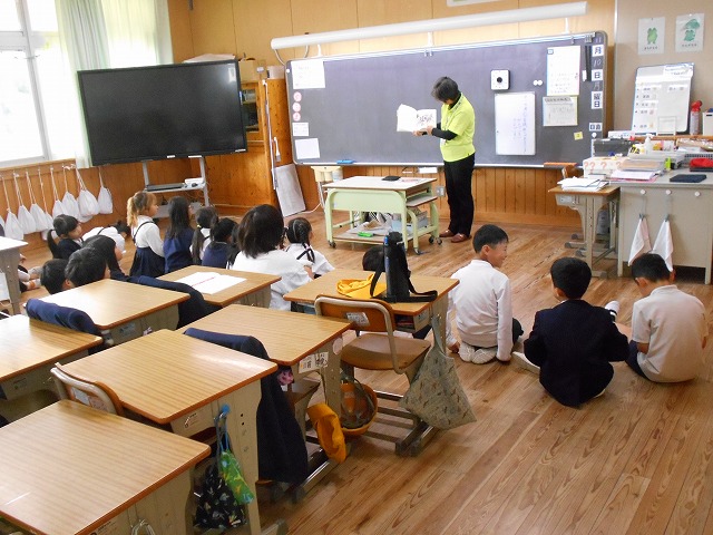 朝の読み聞かせ（１～３年）