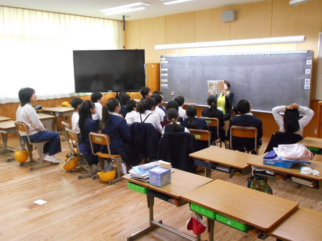 朝の読み聞かせ（低学年）