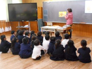 朝の読み聞かせ（低学年）