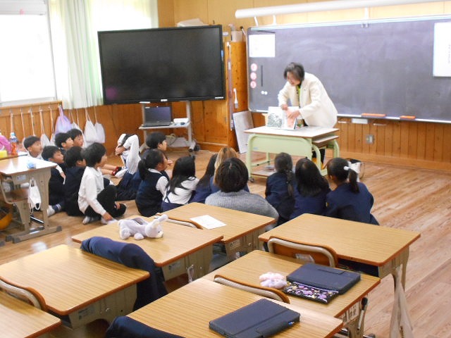 朝の読み聞かせ（低学年）