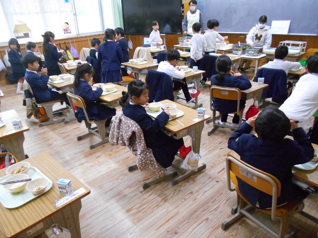 給食の時間（１~６年）