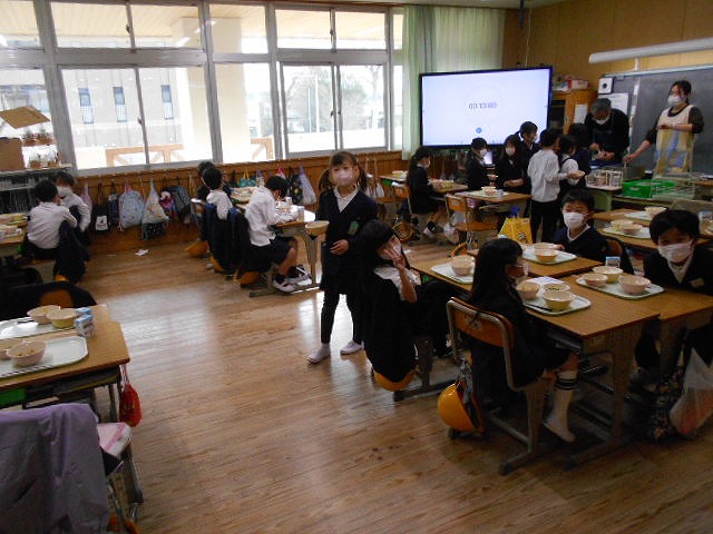 給食の時間（１~６年）