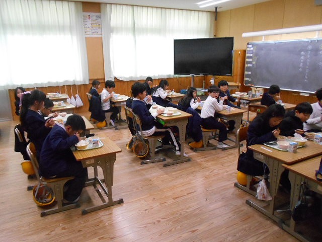 給食の時間（１~６年）