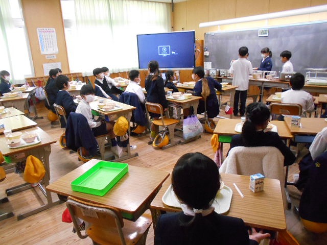 給食の時間（１~６年）