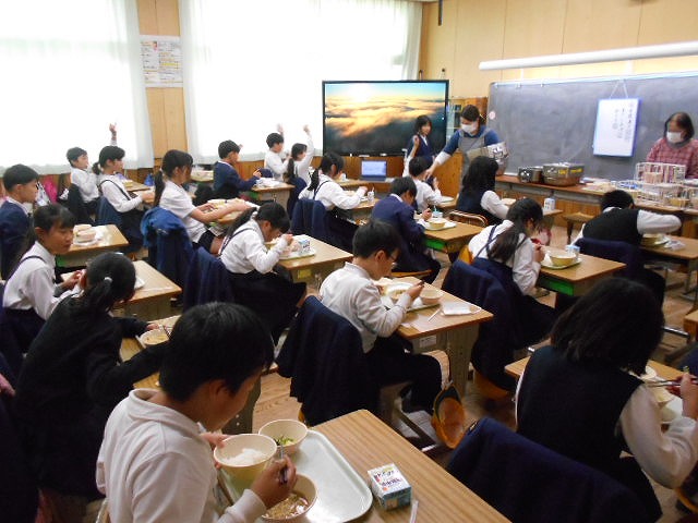 給食の時間（１~６年）