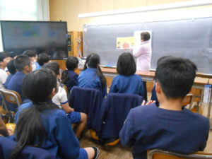 朝の読み聞かせ（高学年）