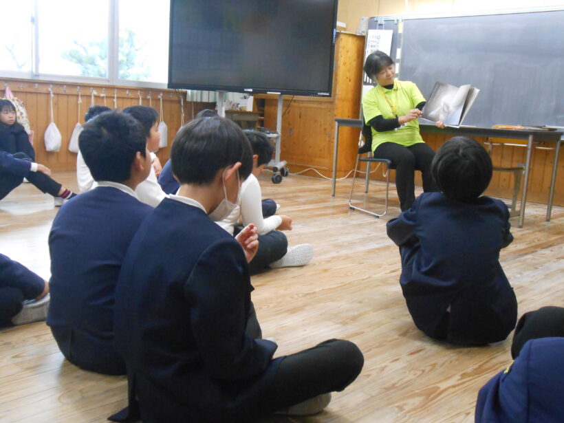 朝の読み聞かせ（高学年）