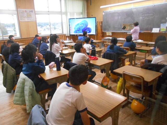 朝の読み聞かせ（高学年）