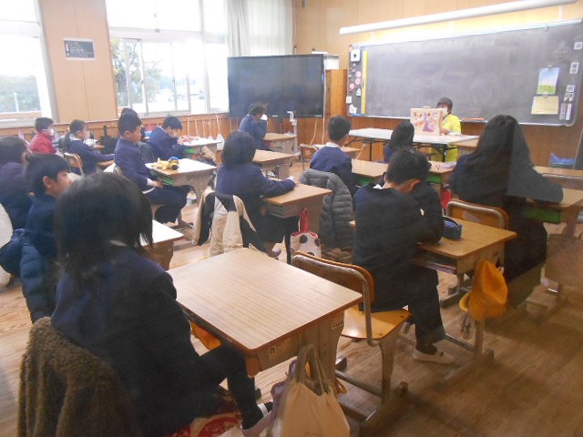 朝の読み聞かせ（高学年）