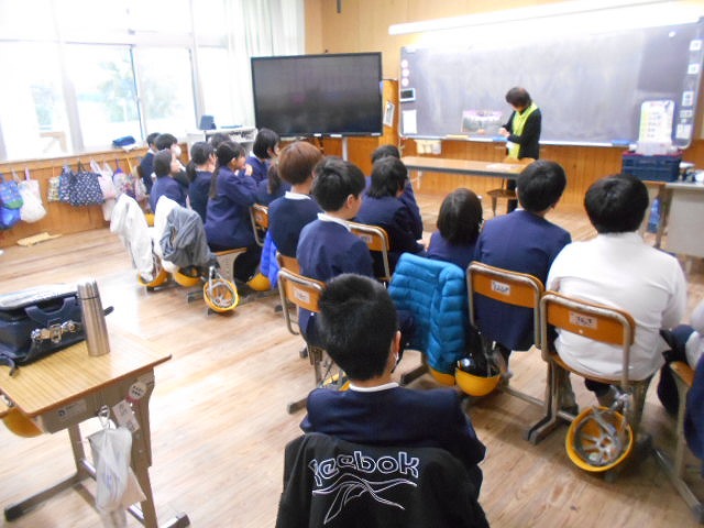 朝の読み聞かせ（高学年）