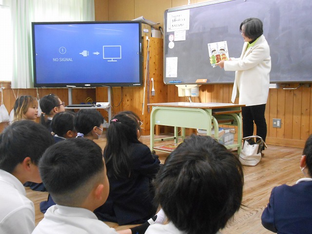 朝の読み聞かせ（１～３年）