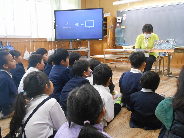 朝の読み聞かせ（１～３年）