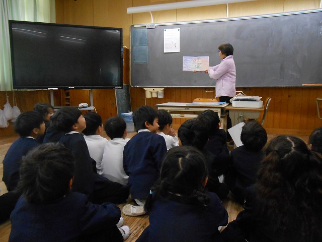 朝の読み聞かせ（１～３年）