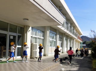 地震避難訓練