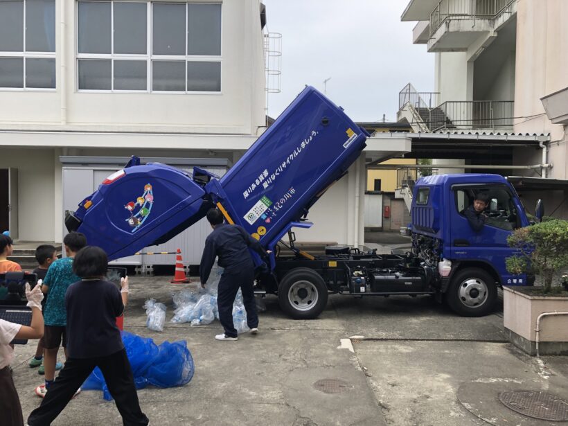 パッカー車に来ていただきました。