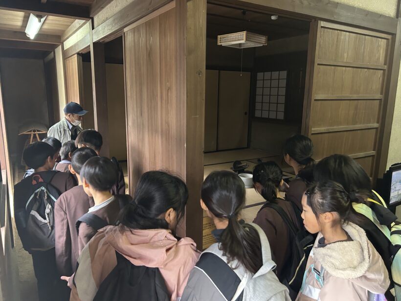 4年生が校外学習に行ってきました。