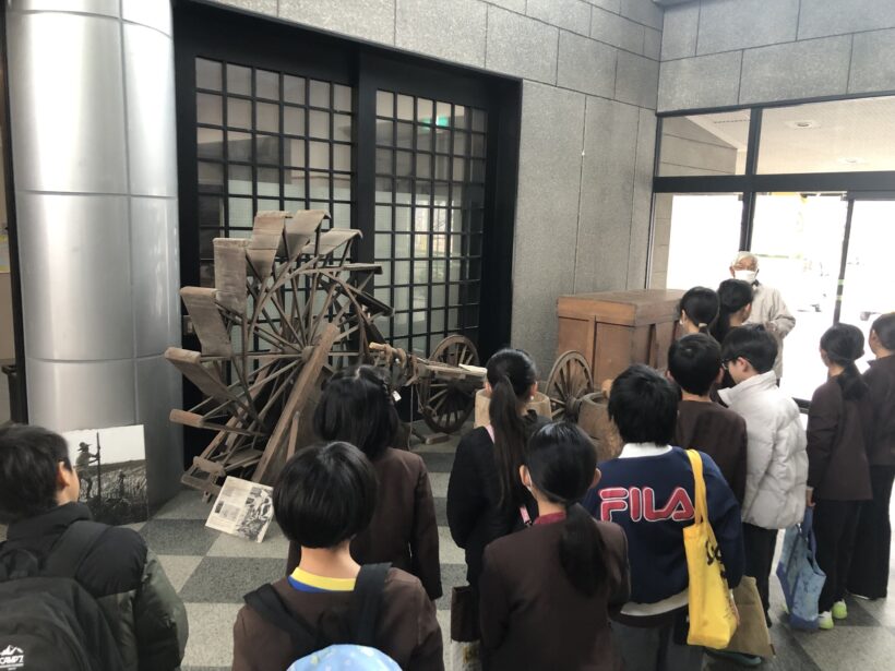 ３年生が校外学習に行ってきました。