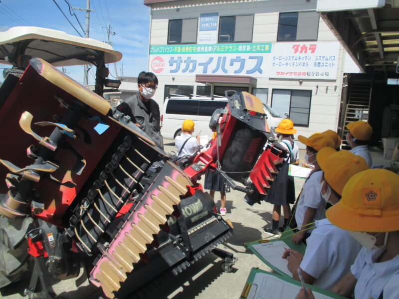 町たんけんへ（２年生）