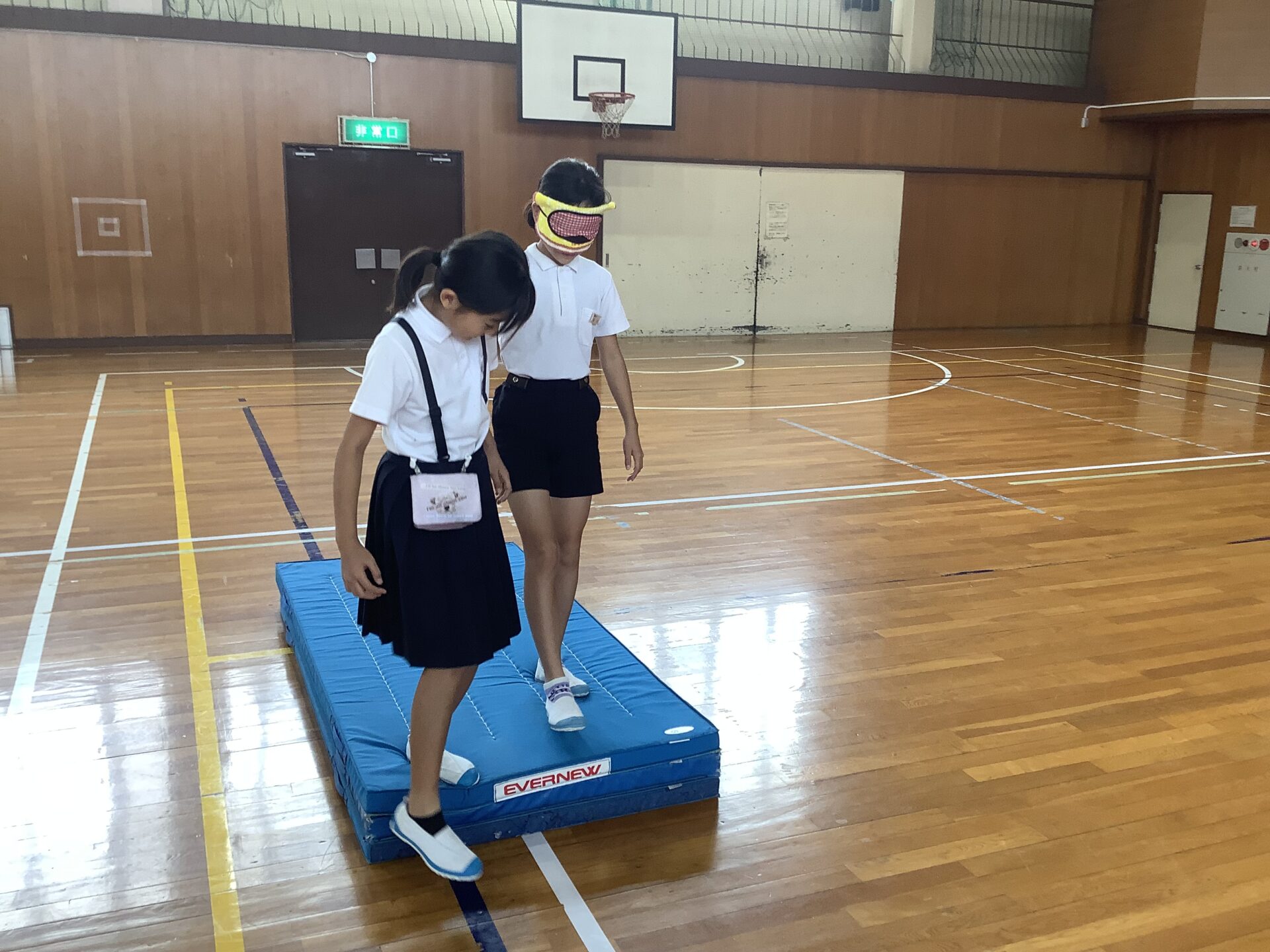 車いす・アイマスク体験（４年）