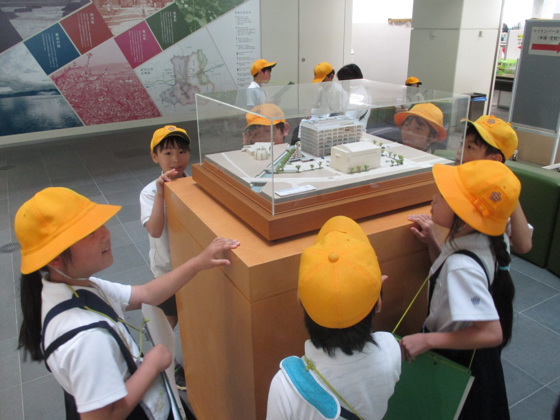市役所・図書館探検（３年）
