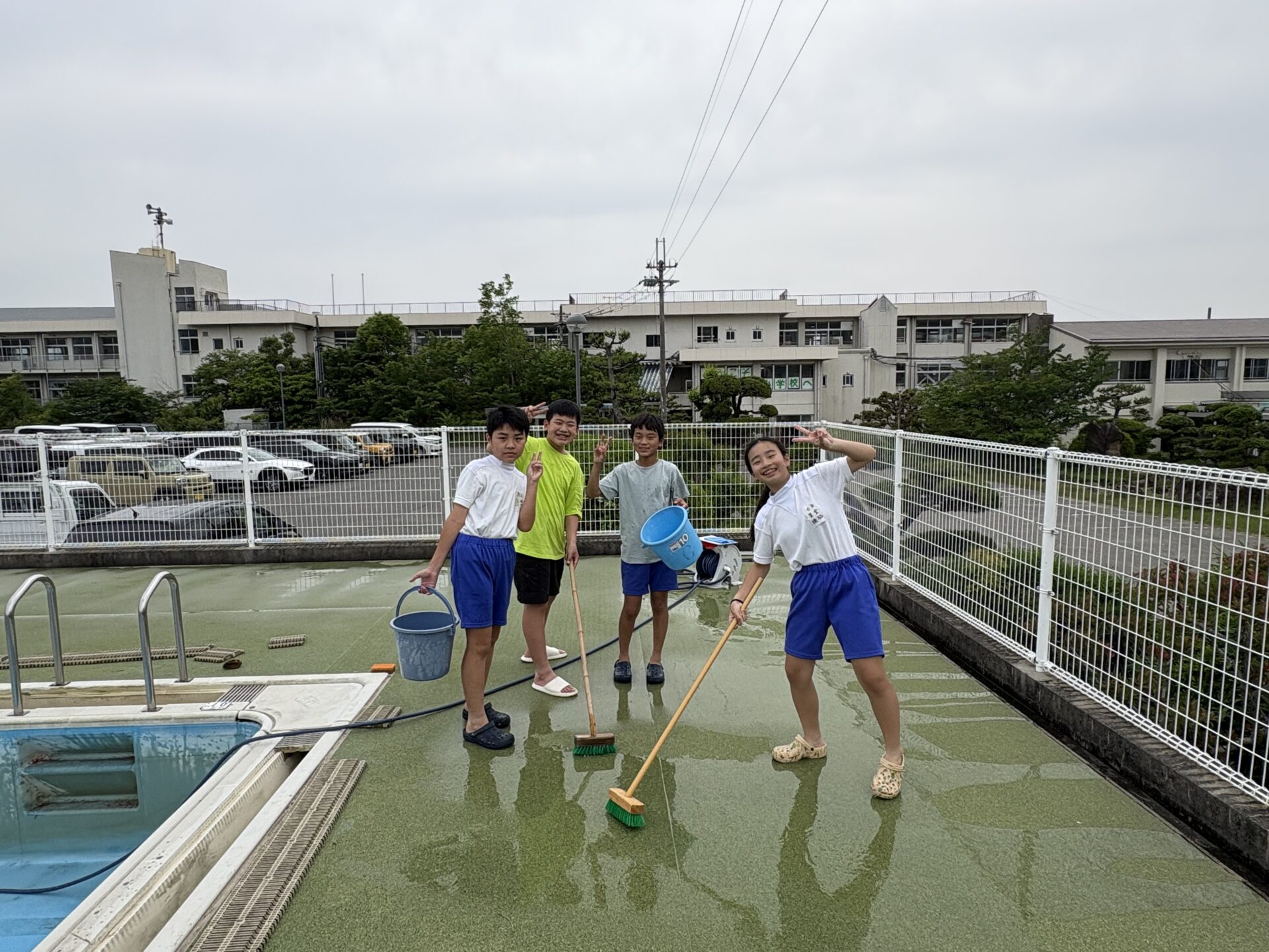 プール掃除（６年）