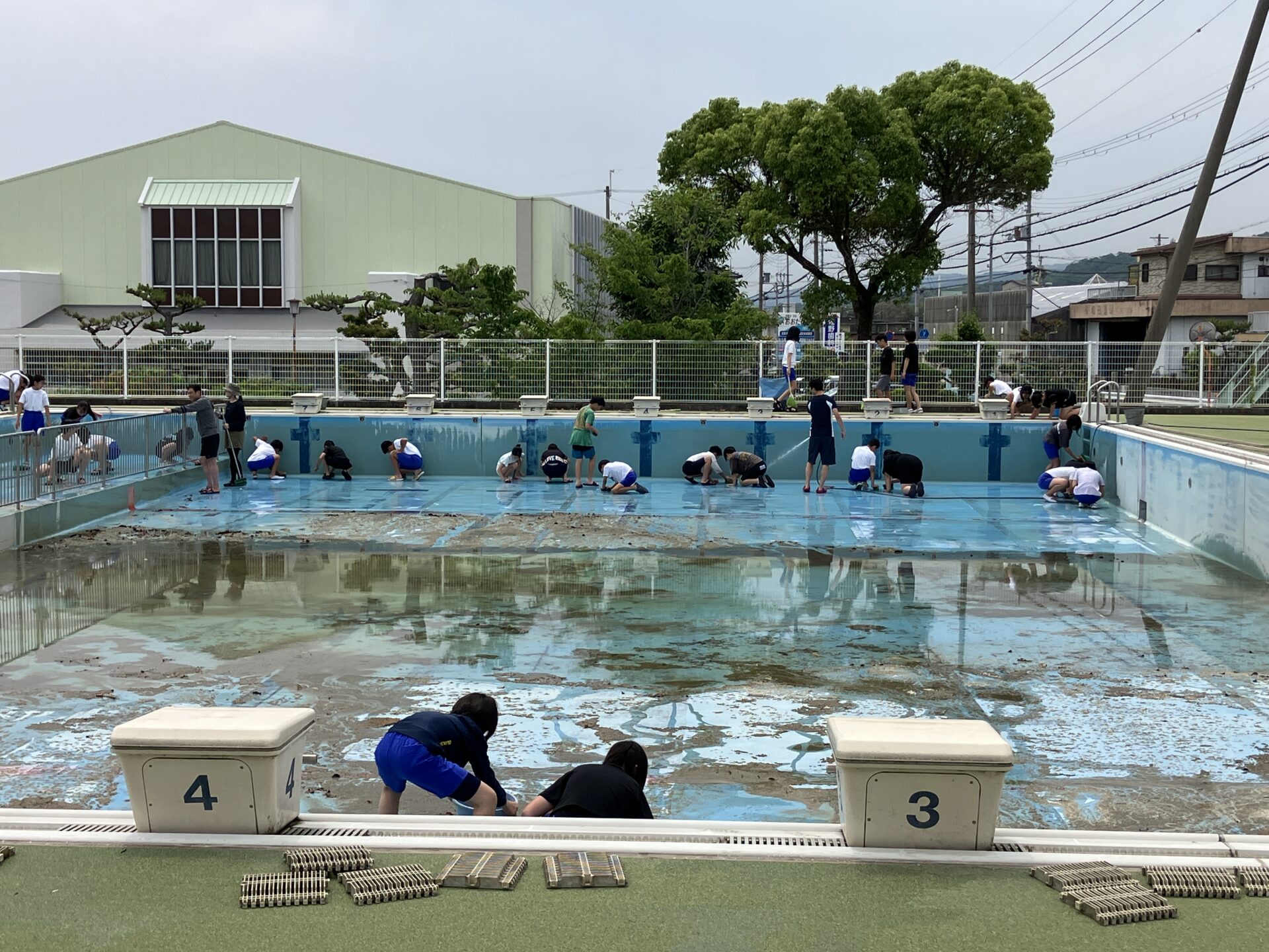 プール掃除（６年）