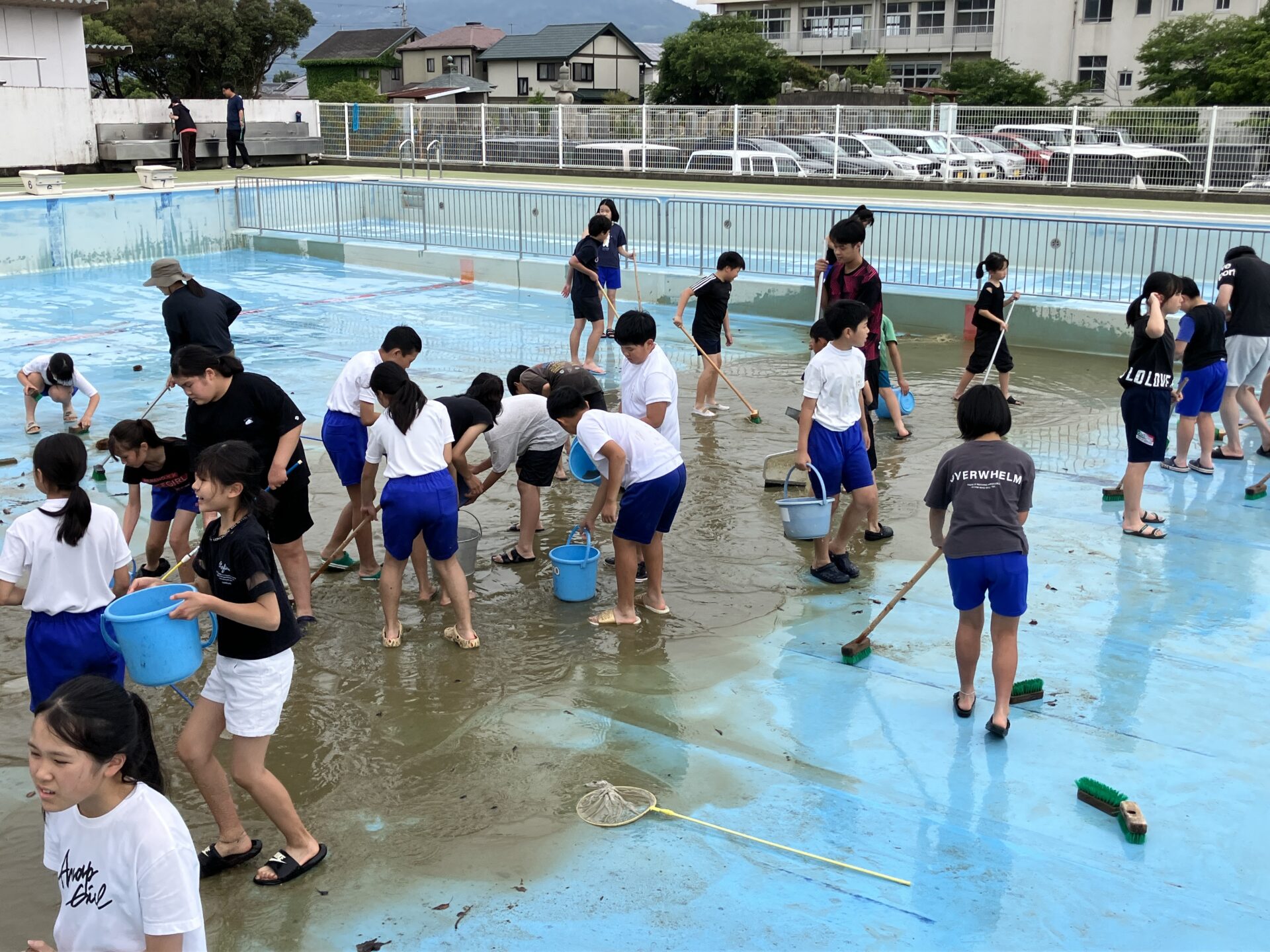 プール掃除（６年）