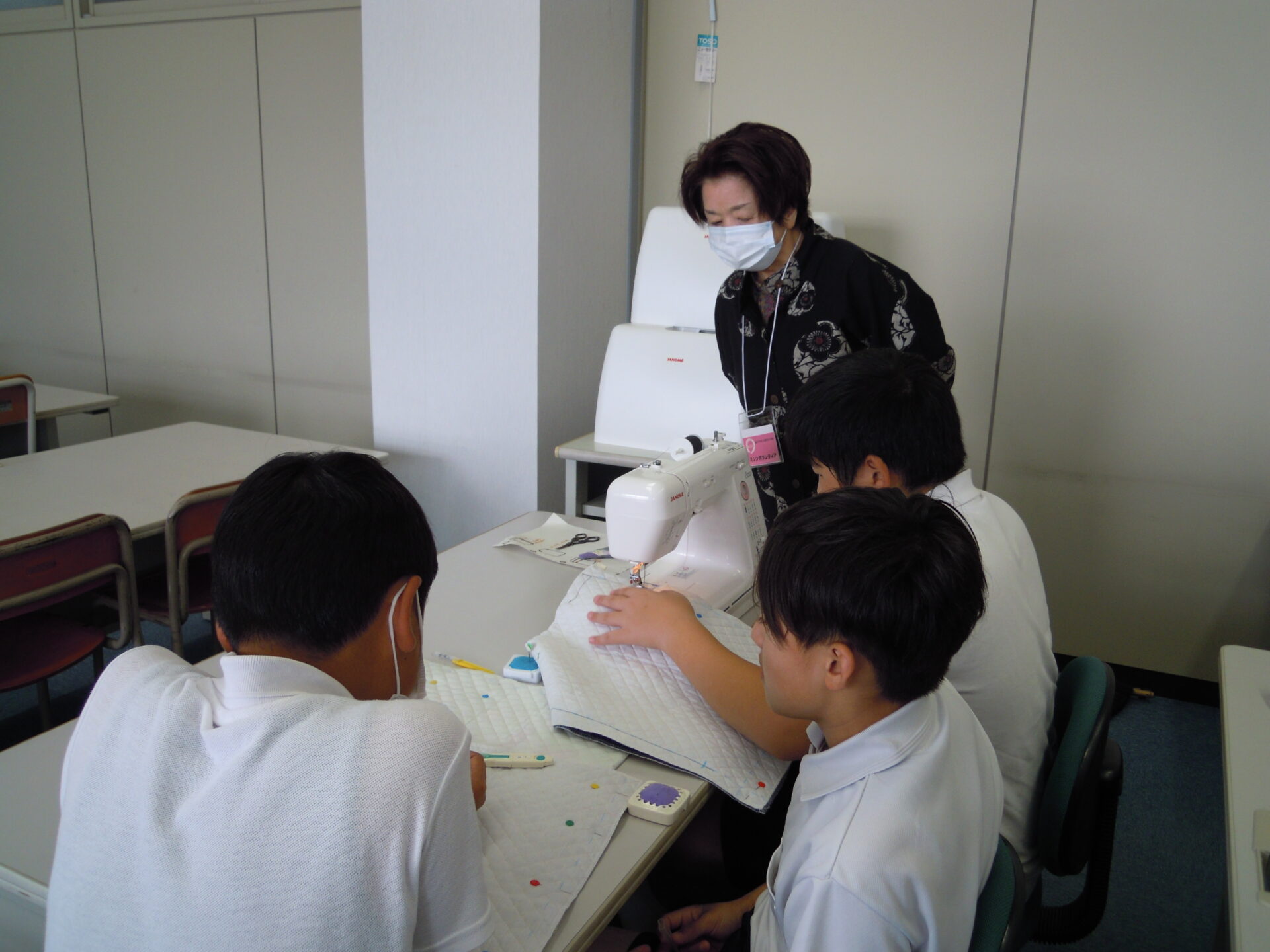 6年　ミシンボランティアさん