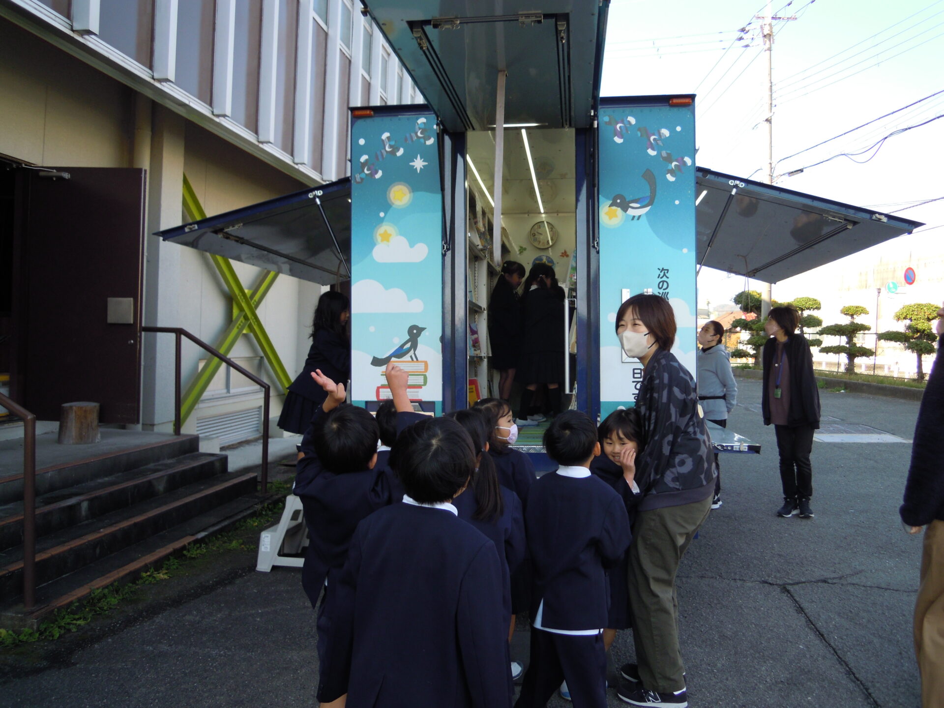 移動図書館｢かささぎ号｣