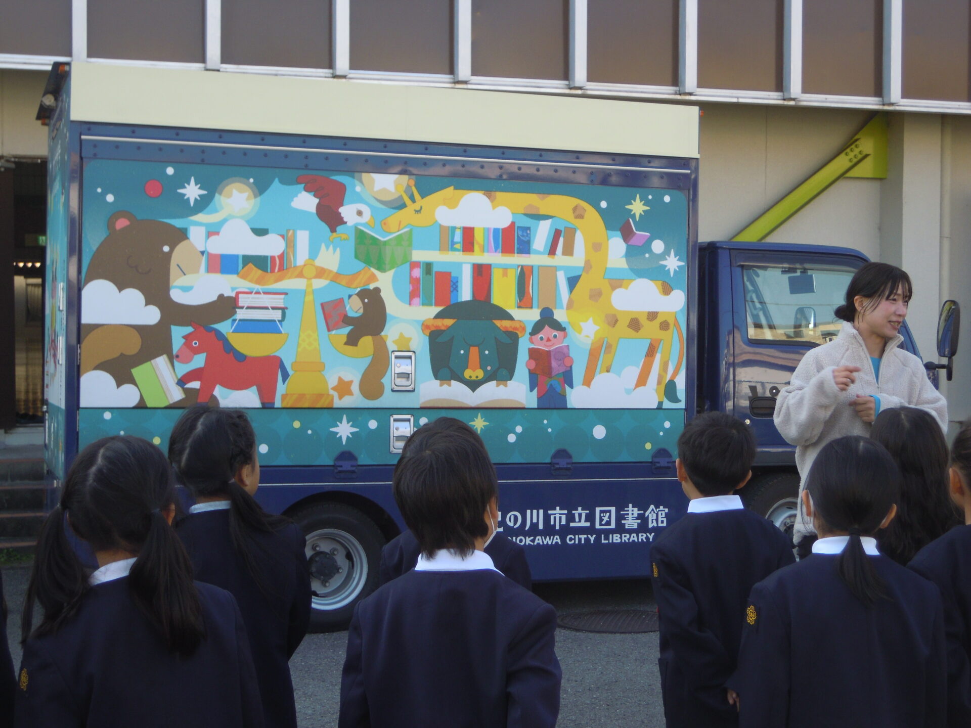 移動図書館｢かささぎ号｣