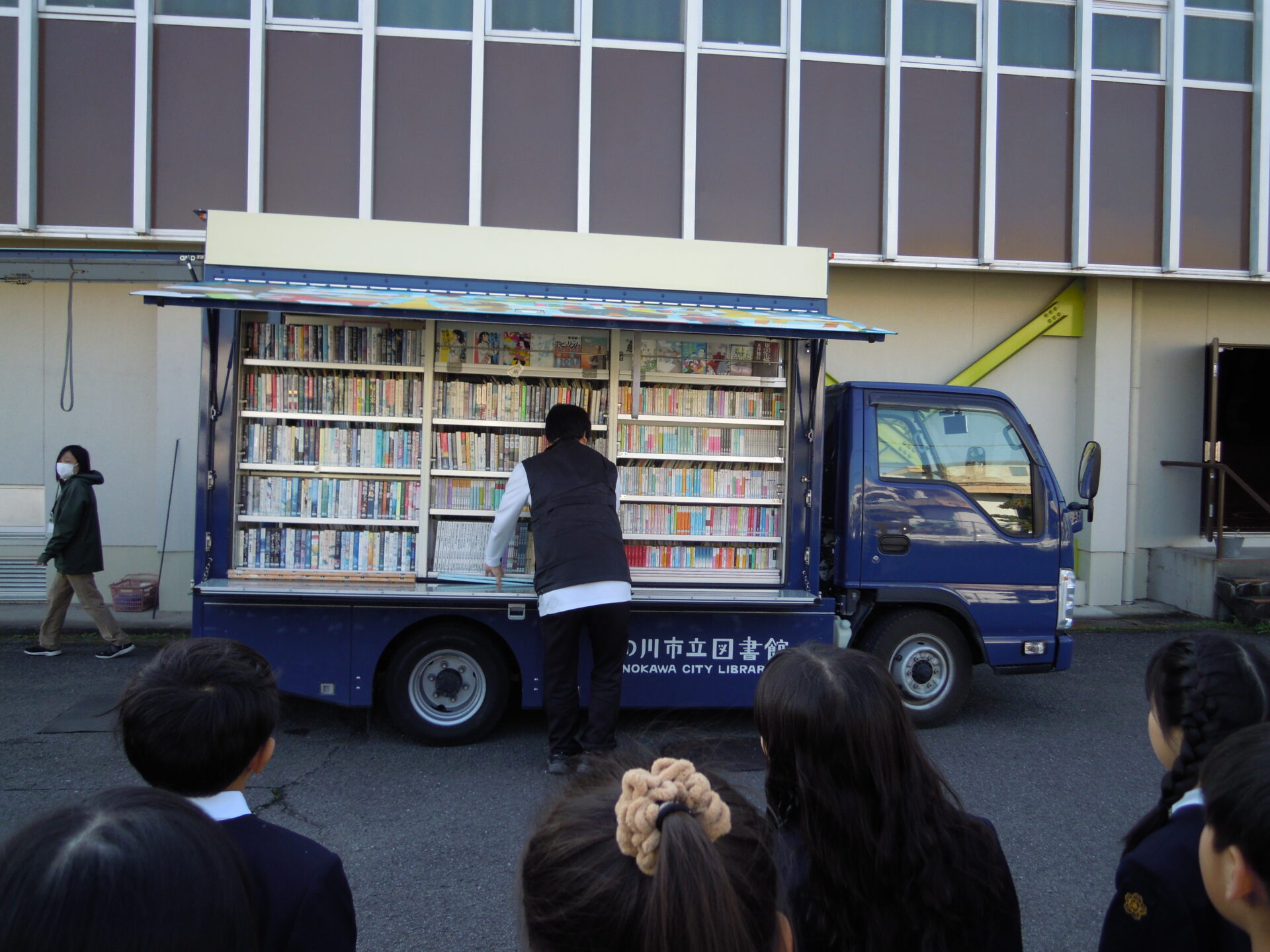移動図書館｢かささぎ号｣