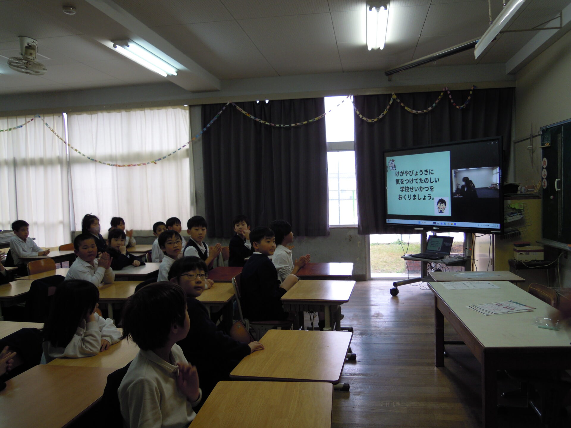 クレヨン集会（委員会紹介）