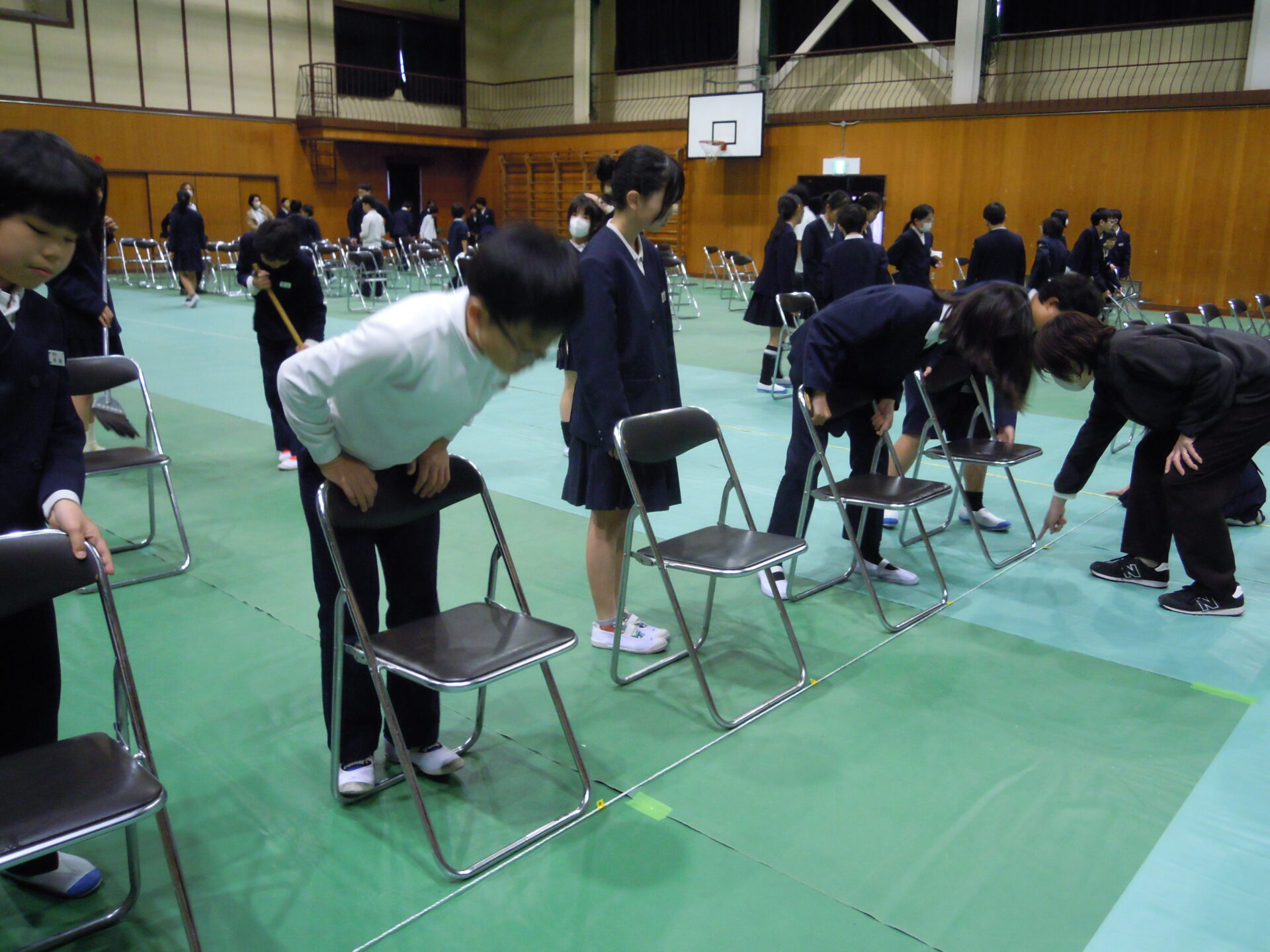 卒業式会場準備