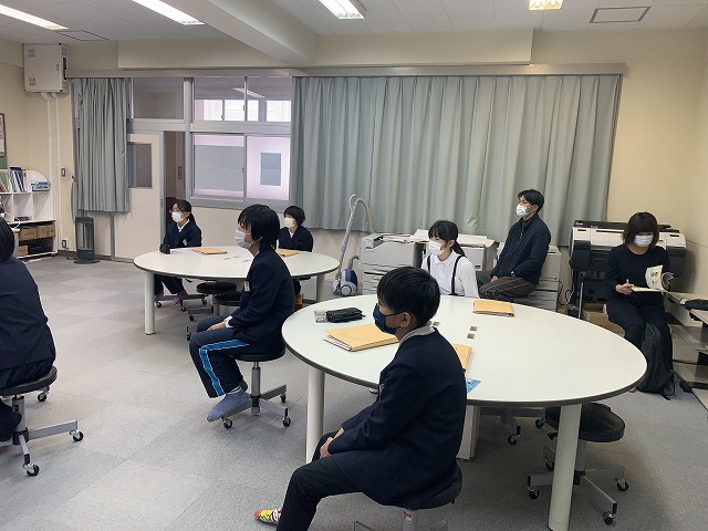 那賀中学校の先生が６年生英語の授業を見学に来てくれました！