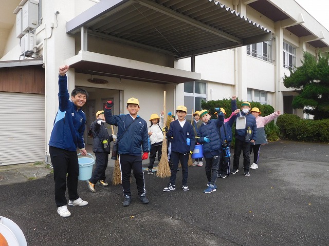 2024年11月27日　丹生神社清掃活動（3･4年生）