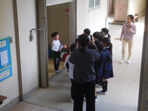 2024年11月28日　学校探検（1･2年生）