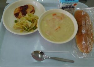 2025年4月30日　久しぶりのパン給食