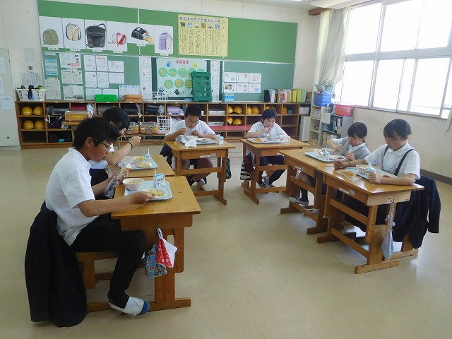 2025年4月30日　久しぶりのパン給食