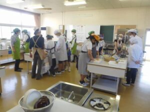 2025年10月17日　いなり寿司作り（5･6年生）